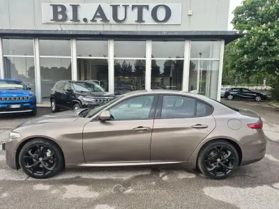Usata Alfa Romeo Giulia Business 160 CV (117 kW) 2018 Gray Berlina