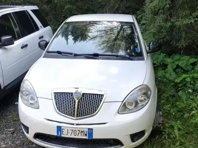 Usata Lancia Ypsilon 69 CV (50 kW) 2011 Bianco Utilitaria