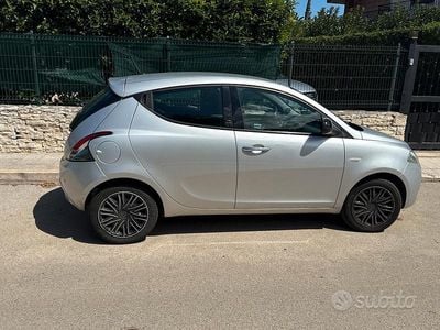 Usata Lancia Ypsilon 69 CV (50 kW) 2020 Grigio Utilitaria