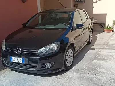 Usata VW Golf VI 105 CV (77 kW) 2011 Nero Utilitaria