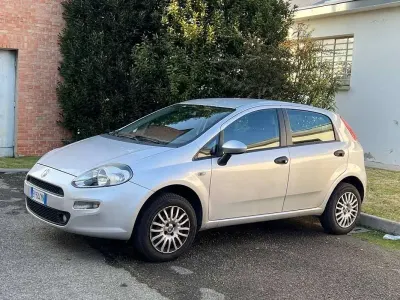 Usata Fiat Punto Street 77 CV (56 kW) 2015 Argento Utilitaria