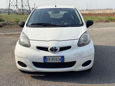 Usata Toyota Aygo 68 CV (50 kW) 2011 Bianco Utilitaria