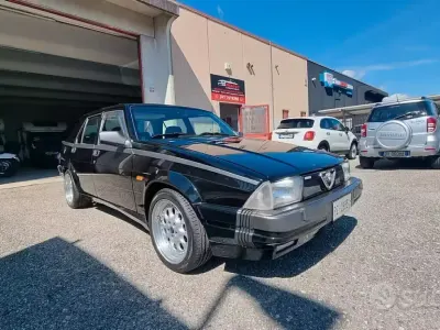 Usata Alfa Romeo 75 155 CV (114 kW) 1990 Nero Berlina
