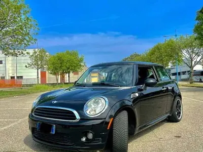 Usata Mini Cooper 120 CV (88 kW) 2010 Nero Utilitaria
