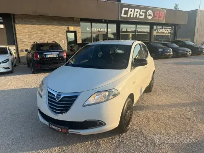 Usata Lancia Ypsilon 85 CV (62 kW) 2013 Bianco Utilitaria
