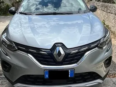 Occasion Renault Captur 101 ch (74 kW) 2023 Gris SUV