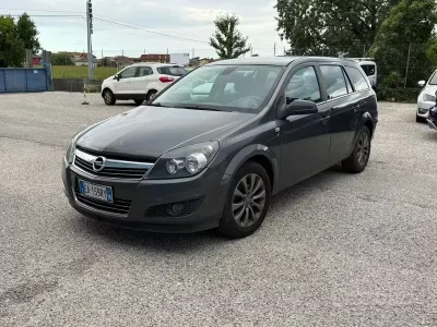 Usata Opel Astra Enjoy 88 CV (64 kW) 2010 Grigio Station wagon