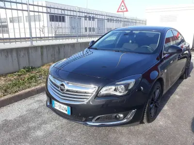 Usata Opel Insignia Cosmo 140 CV (102 kW) 2013 Nero Berlina