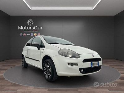 Usata Fiat Punto Young 77 CV (56 kW) 2015 Bianco Utilitaria