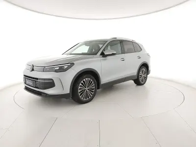 Usata VW Tiguan R-line Plus 150 CV (110 kW) 2025 Dolomite silver metallizzato SUV