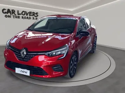 Usata Renault Clio Techno 145 CV (106 kW) 2023 Nnp rosso passion Utilitaria