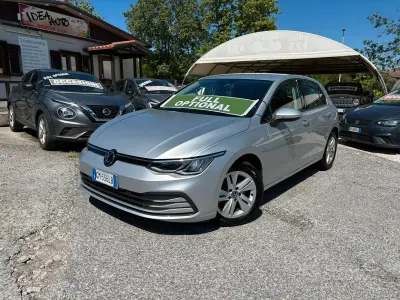 Usata VW Golf VIII Life 116 CV (85 kW) 2022 Grigio Berlina