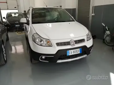 Usata Fiat Sedici Emotion 135 CV (99 kW) 2011 Bianco SUV