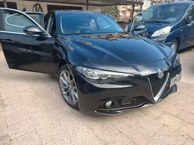 Second-hand Alfa Romeo Giulia Business 180 CP (132 kW) 2017 Negru Berlinǎ