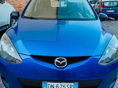 Usata Mazda 2 75 CV (55 kW) 2008 Blu Utilitaria