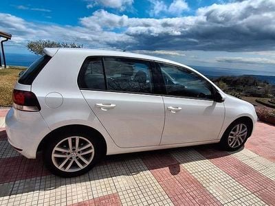 Usata VW Golf VI 105 CV (77 kW) 2011 Bianco Utilitaria