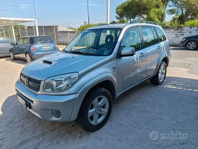 Usata Toyota RAV4 116 CV (85 kW) 2004 Grigio SUV