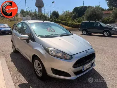 Usata Ford Fiesta 80 CV (58 kW) 2016 Grigio Utilitaria