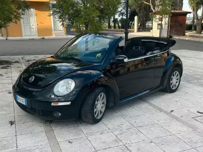 Begagnad VW New Beetle 105 HK (77 kW) 2006 Halvkombi