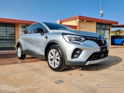 Usata Renault Captur Business 116 CV (85 kW) 2020 Argento SUV
