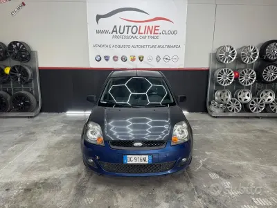 Usata Ford Fiesta 75 CV (55 kW) 2007 Grigio Utilitaria