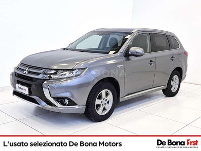 Usata Mitsubishi Outlander P-HEV Instyle 203 CV (149 kW) 2016 Grigio SUV