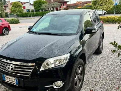 Usata Toyota RAV4 150 CV (110 kW) 2012 Nero SUV