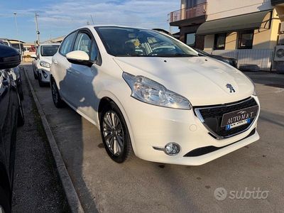 Usata Peugeot 208 Active 68 CV (50 kW) 2015 Bianco Utilitaria