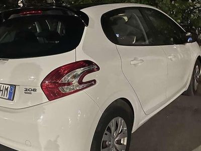 Gebraucht Peugeot 208 Active 92 PS (67 kW) 2014 Weiß Kleinwagen