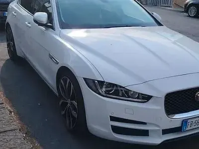 Usata Jaguar XE Prestige 180 CV (132 kW) 2016 Bianco Berlina
