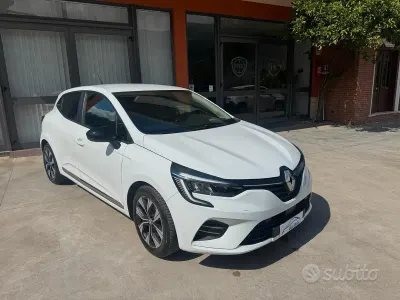 Usata Renault Clio V Intens 66 CV (48 kW) 2022 Bianco Berlina