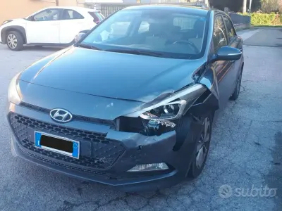 Usata Hyundai i20 85 CV (62 kW) 2016 Grigio Berlina