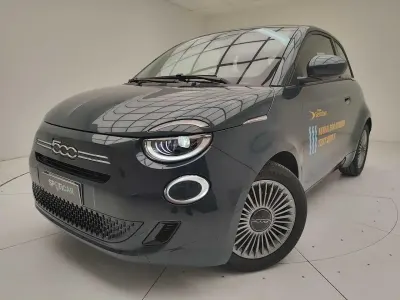 Usata Fiat 500 65 CV (47 kW) 2025 Blu Berlina