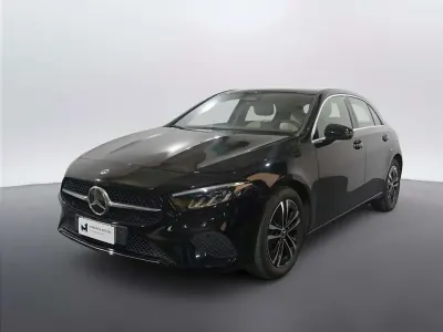 Usata Mercedes A180 AMG Line Premium Plus 116 CV (85 kW) 2023 Nero metallizzato Berlina