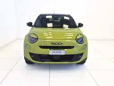 Nuova Fiat 600 Sport 145 CV (106 kW) 2026 Verde SUV
