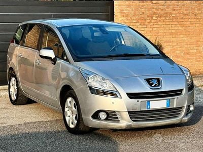Usata Peugeot 5008 112 CV (82 kW) 2012 Grigio Monovolume