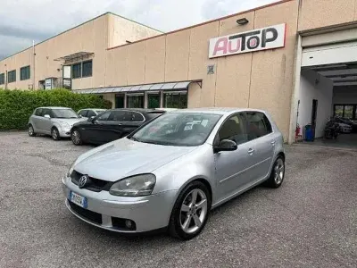 Usata VW Golf IV Comfortline 140 CV (102 kW) 2004 Argento Berlina