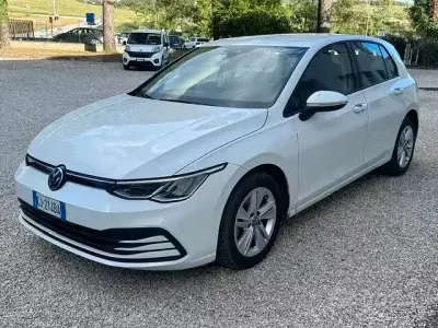 Occasion VW Golf VIII Life 131 ch (96 kW) 2022 Blanc Berline