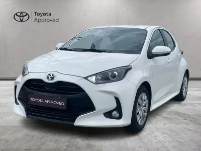 Usata Toyota Yaris Hybrid Active 92 CV (67 kW) 2023 Bianco Berlina