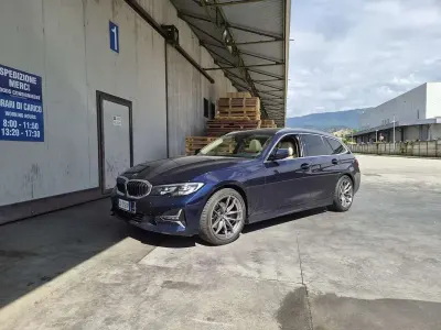 Usata BMW 320 Luxury Line 190 CV (139 kW) 2021 Blu/azzurro Station wagon