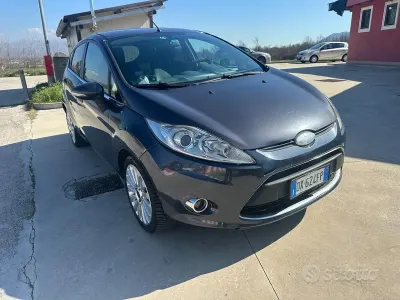 Usata Ford Fiesta 68 CV (50 kW) 2009 Grigio Berlina