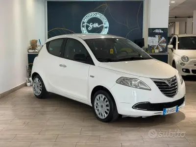Usata Lancia Ypsilon Platinum 69 CV (50 kW) 2013 Bianco Utilitaria