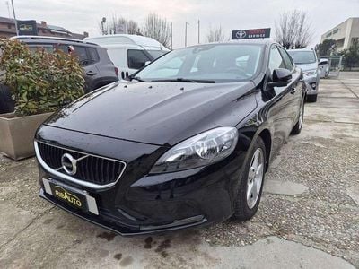 Usata Volvo V40 Inscription 120 CV (88 kW) 2017 Nero Berlina