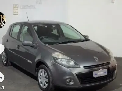 Second-hand Renault Clio IV 75 CP (55 kW) 2013 Gri Berlinǎ