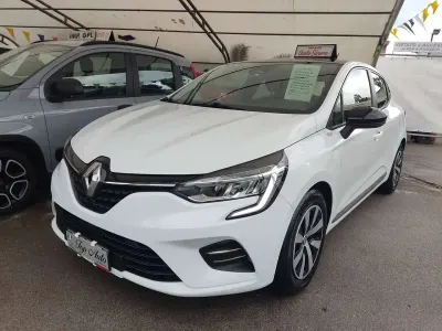 Usata Renault Clio V 86 CV (63 kW) 2020 Bicolore Berlina