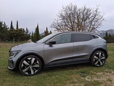 Usata Renault Megane E-Tech Techno 161 kW (220 CV) 2023 Grigio SUV