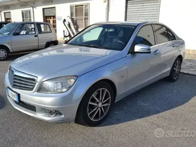 Usata Mercedes C200 Elegance 136 CV (100 kW) 2010 Grigio Berlina