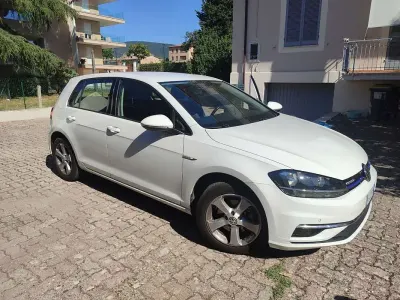 Usata VW Golf VII Trendline 131 CV (96 kW) 2019 Bianco Berlina