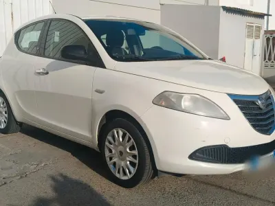 Usata Lancia Ypsilon 69 CV (50 kW) 2012 Bianco Utilitaria