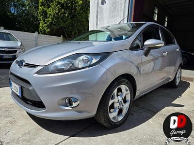 Gebraucht Ford Fiesta Titanium 82 PS (60 kW) 2012 Silber Limousine